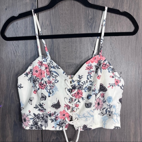 =💙2/$40💙NWT Vanilla Sky Floral Printed Lace Up Crop Top Size Medium - Picture 3 of 16